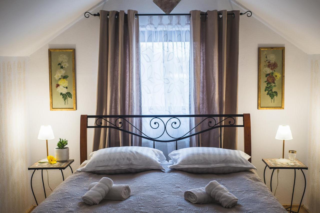 Tri Mudraca Inn Karanac